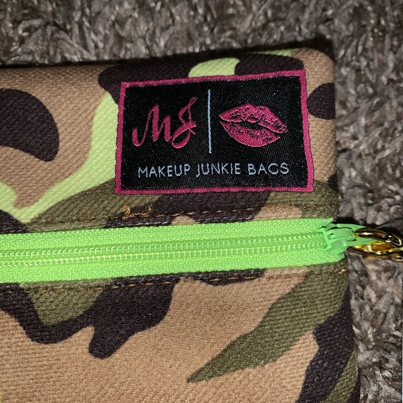 Camo Makeup Junkie Bag - Mini - Picture 5 of 5